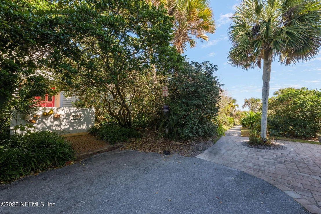 Photo of 211 BEACH Avenue