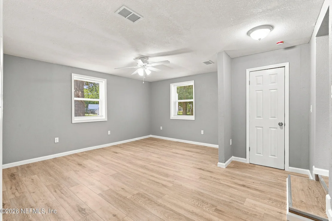 Photo of 3261 TIGER HOLE Road