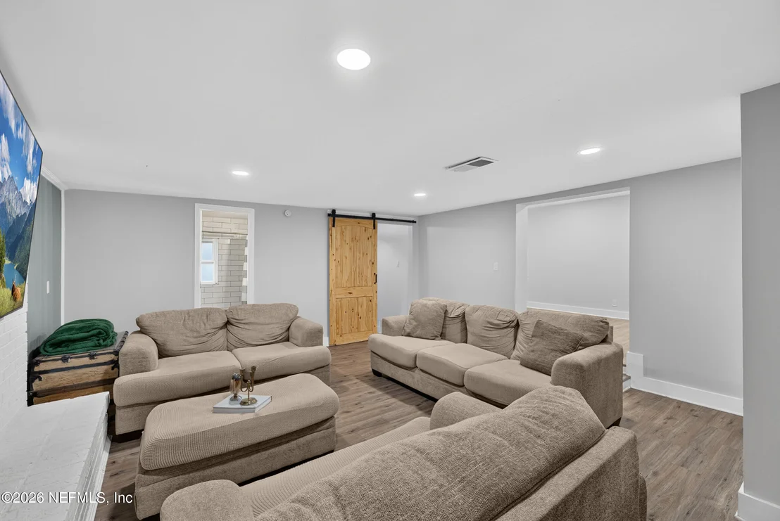 Photo of 4547 ALPHA Avenue