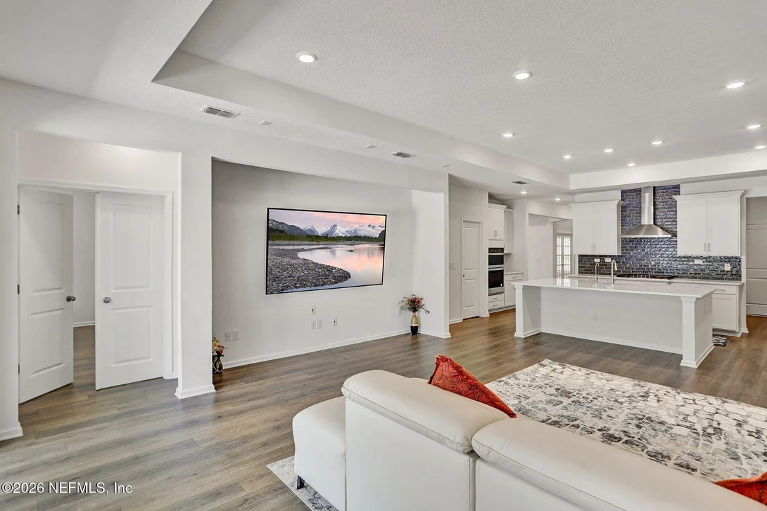 Photo of 25 SILVER LILY Way