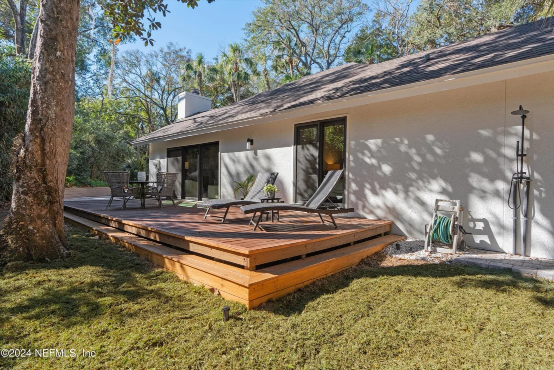 Photo of 1895 LIVE OAK Lane