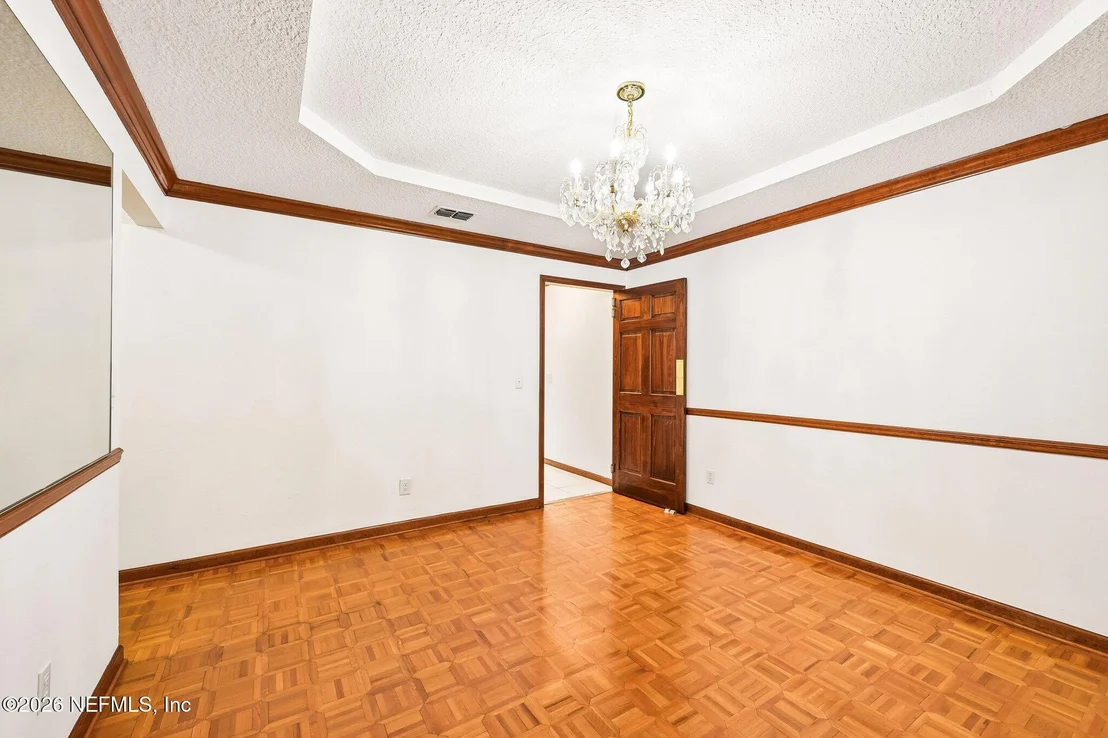 Photo of 331 OAK Drive S