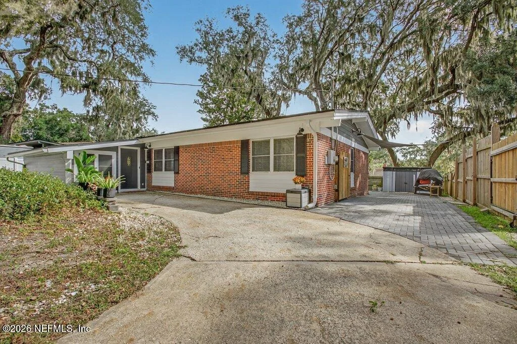 Photo of 4647 BLUFF Avenue