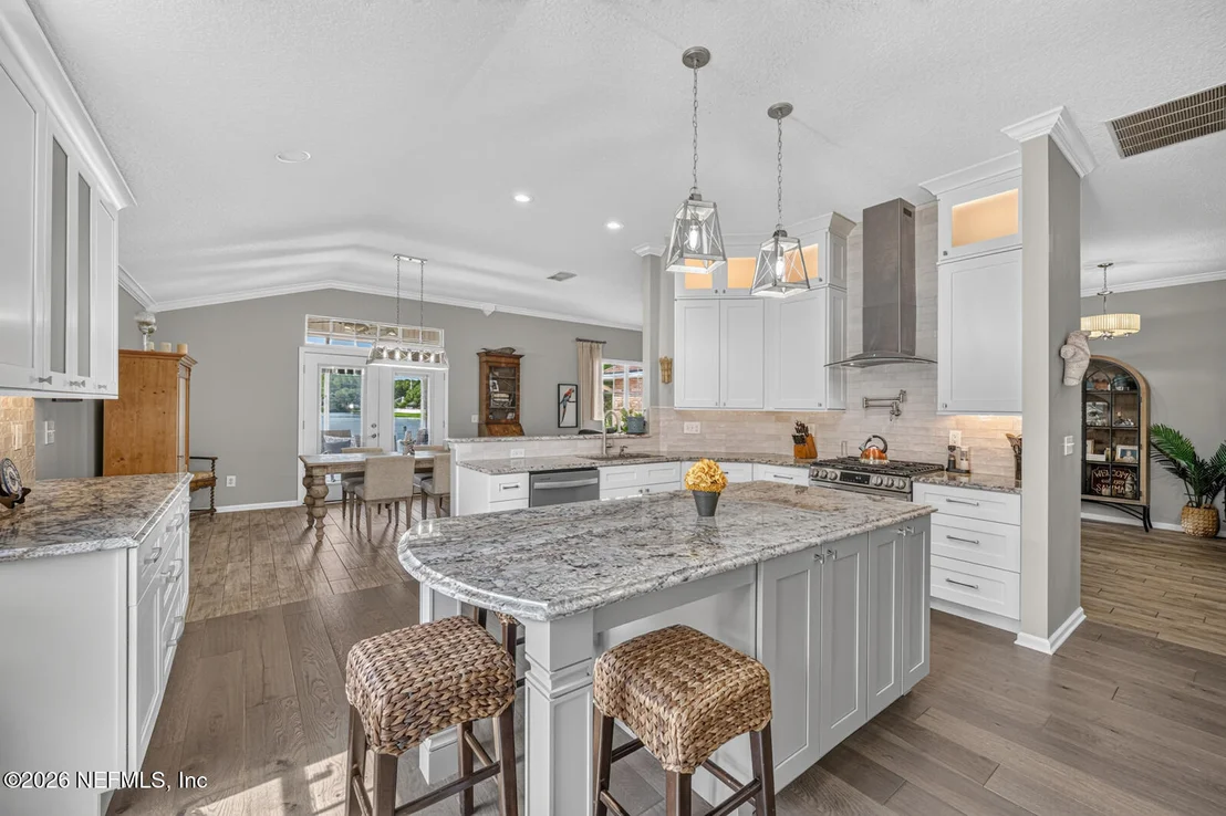 Photo of 12156 CEDAR TRACE Drive N