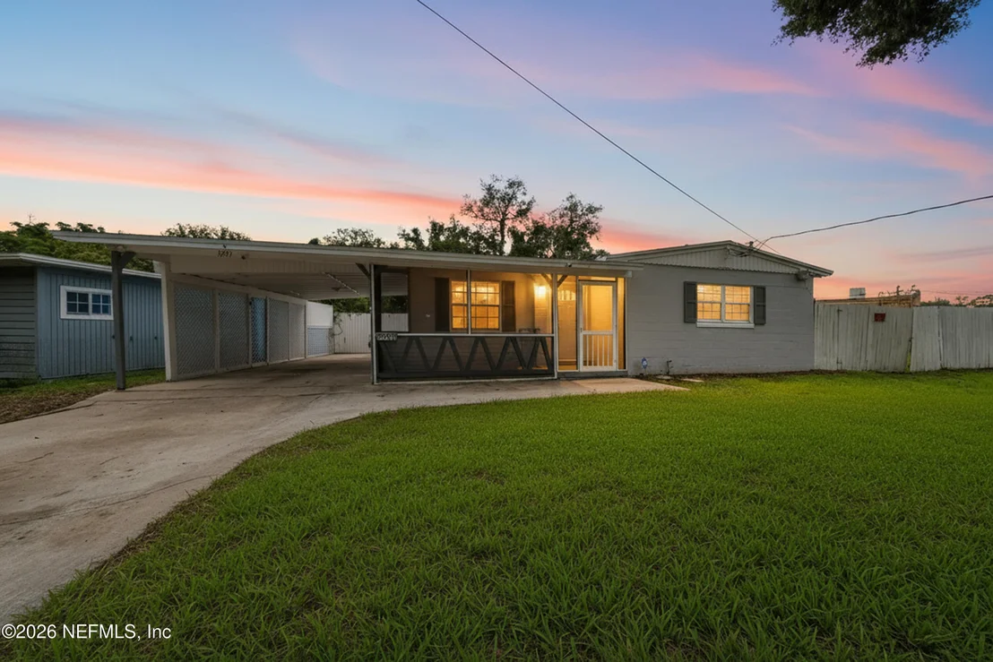 Photo of 1241 KING ARTHUR Road