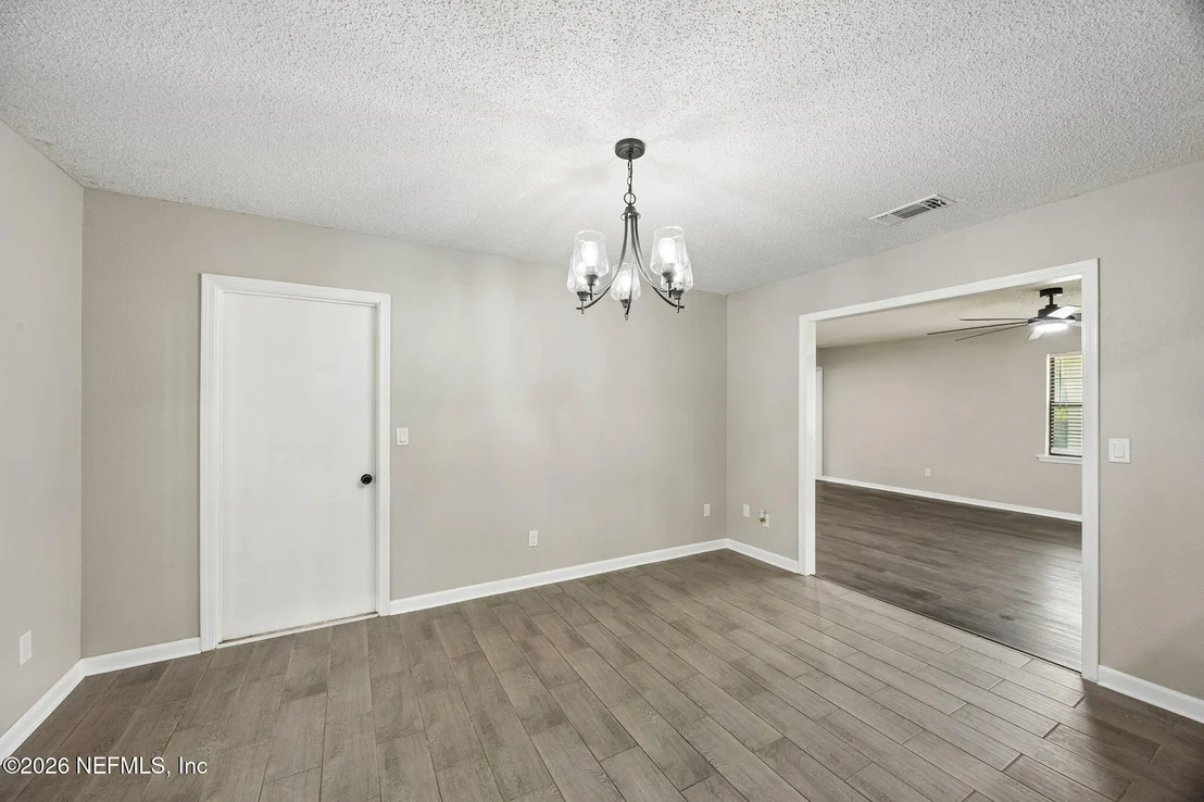 Photo of 1184 SURREY Glen