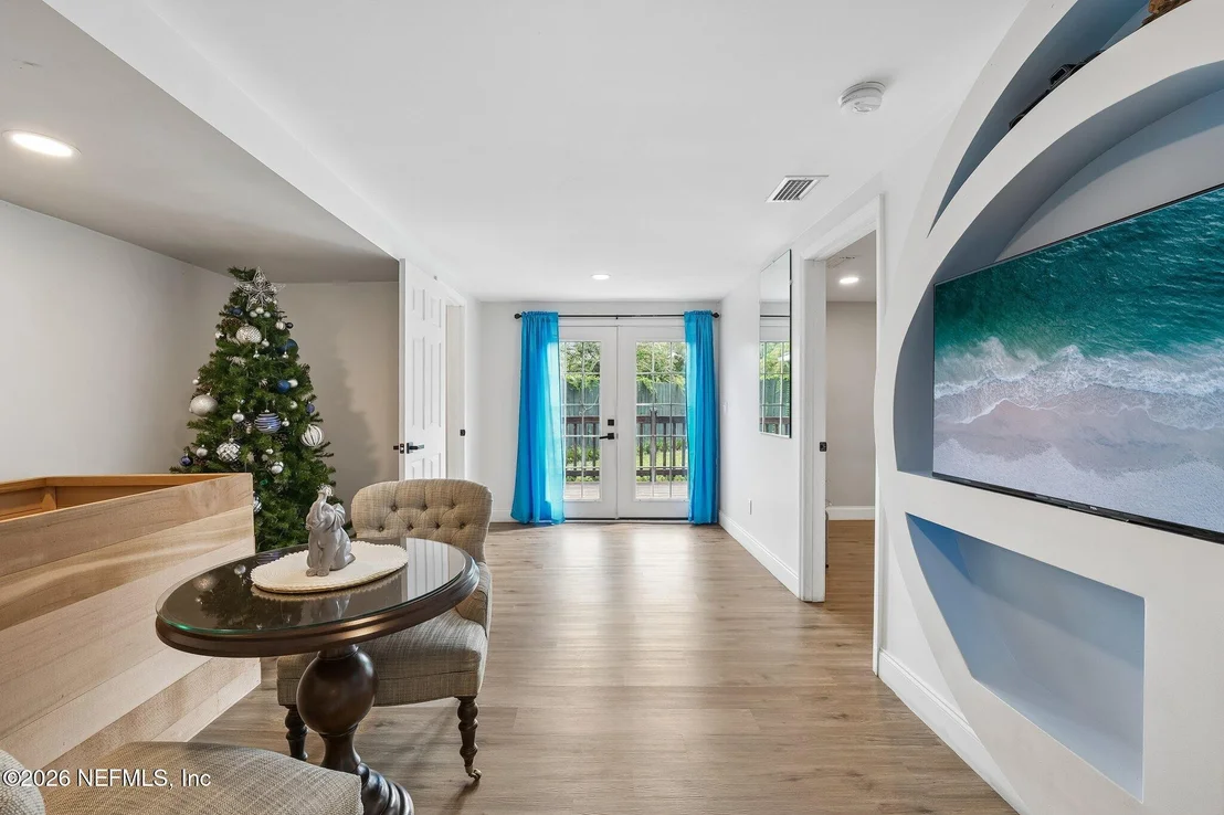Photo of 5121 DUNSTAN Road