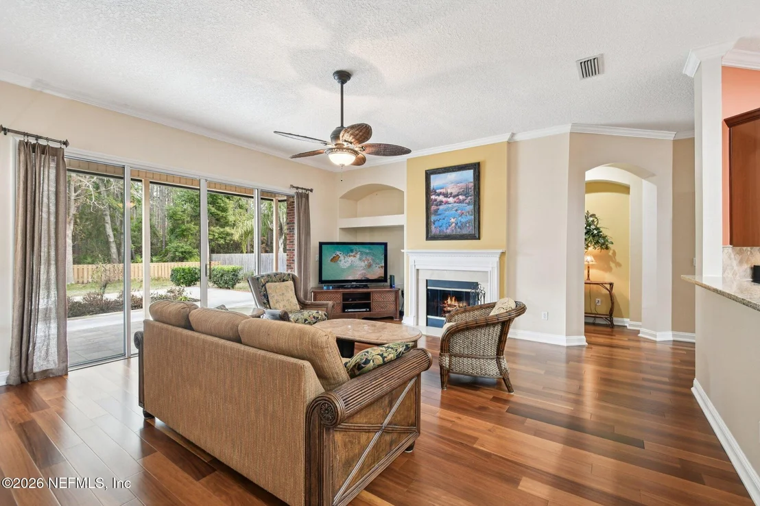 Photo of 145 LAKE RUN Boulevard