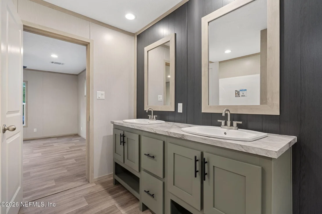 Photo of 6109 CENTER Circle
