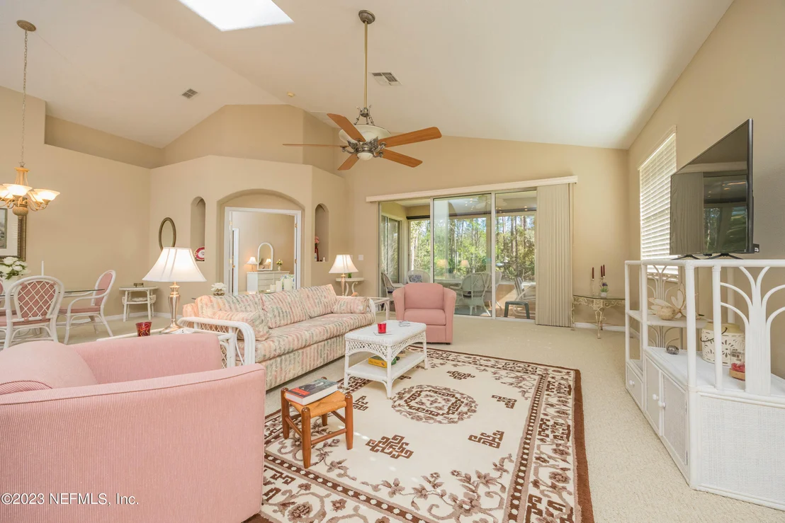 Photo of 844 CRESTWOOD Drive