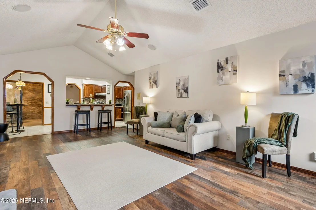 Photo of 794 CAMERON Drive