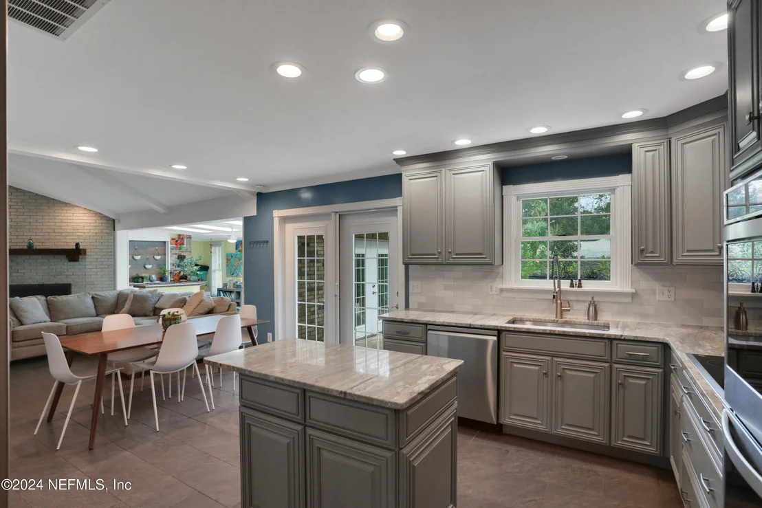 Photo of 8119 PINE LAKE Road