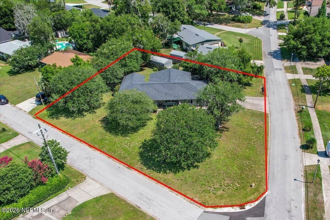 Photo of 560 MANDALAY Road