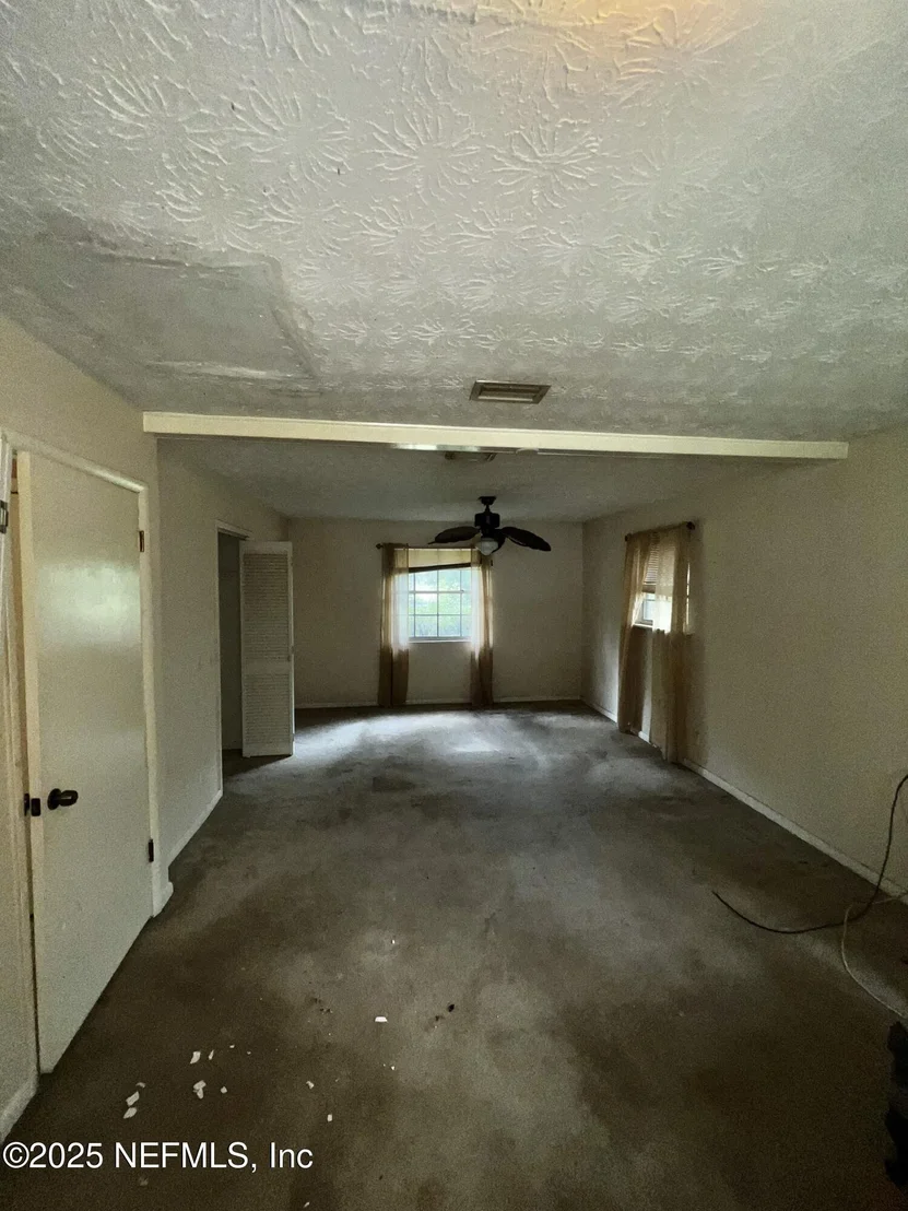 Photo of 2731 HOWARD Road