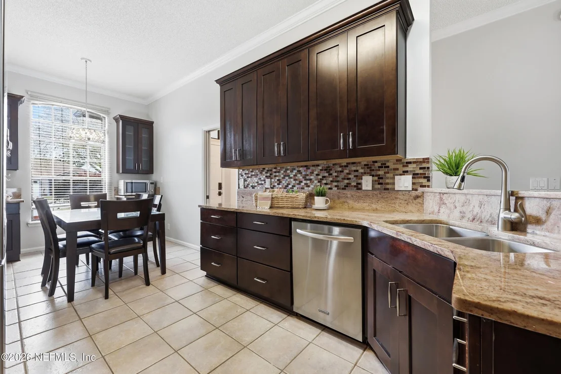 Photo of 2103 FOREST GATE Drive W