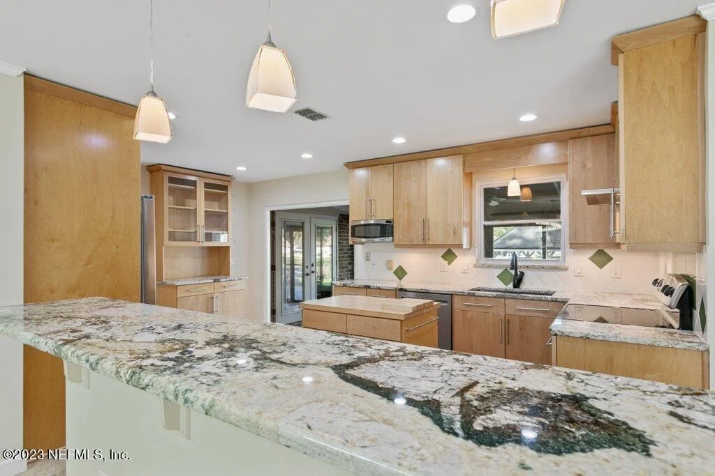 Photo of 241 OAK Drive S