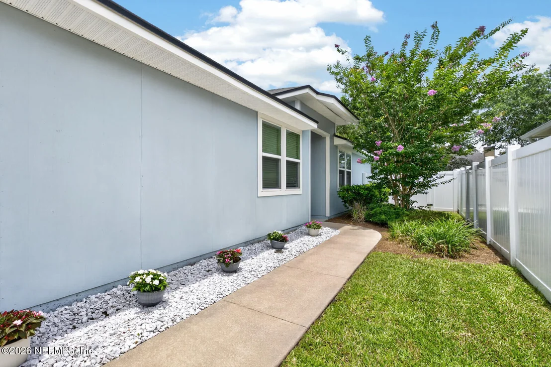 Photo of 84 MONROE Avenue