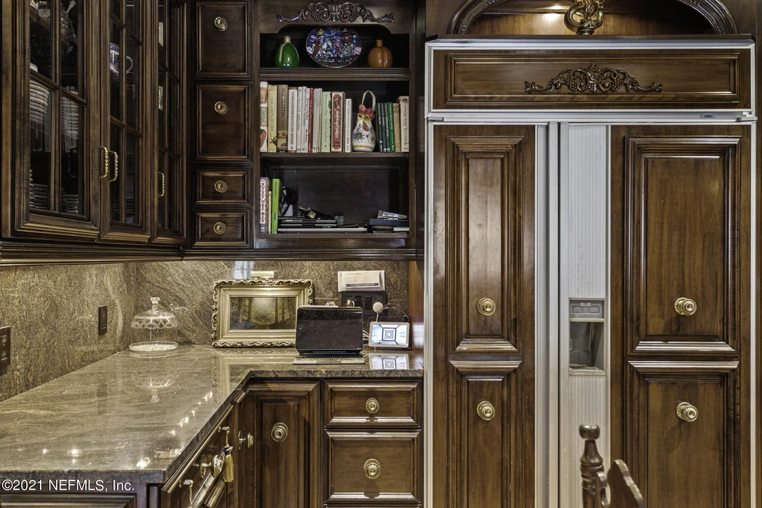 Photo of 927 ARBOR Lane