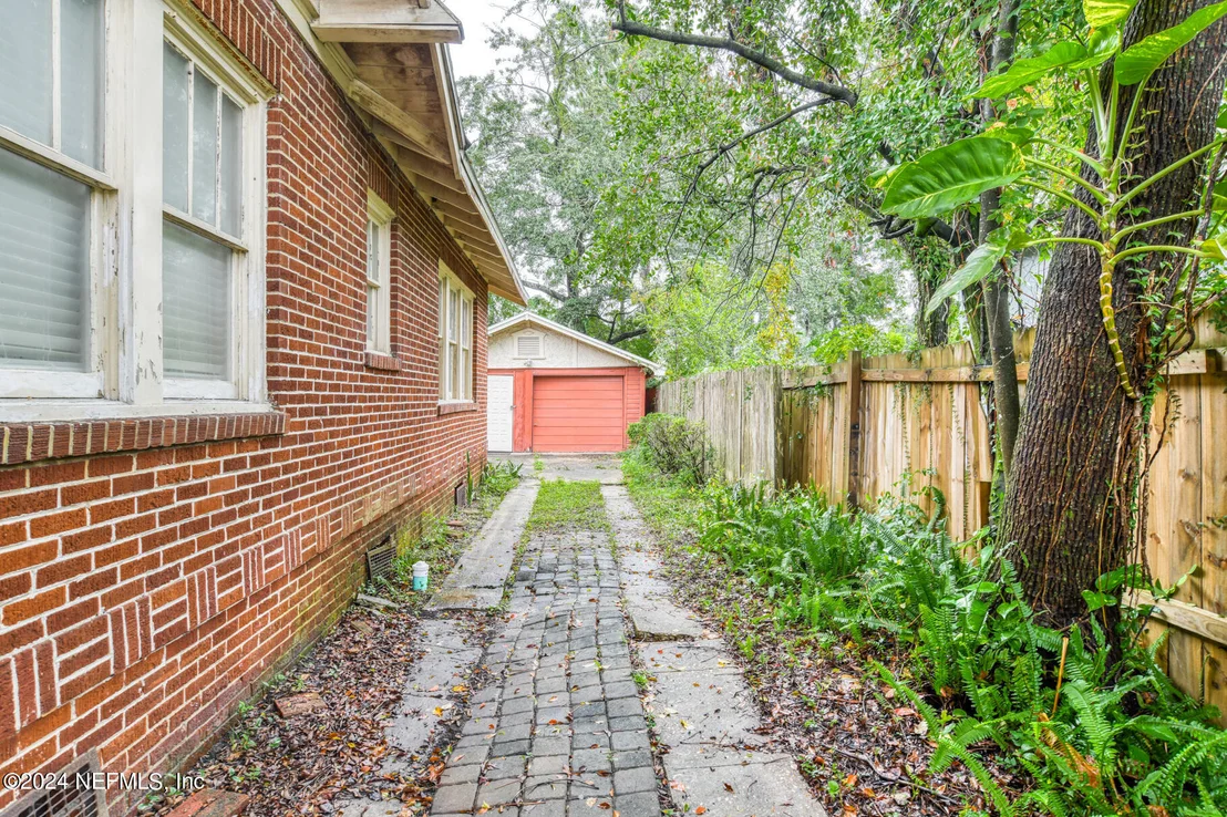 Photo of 903 TALBOT Avenue