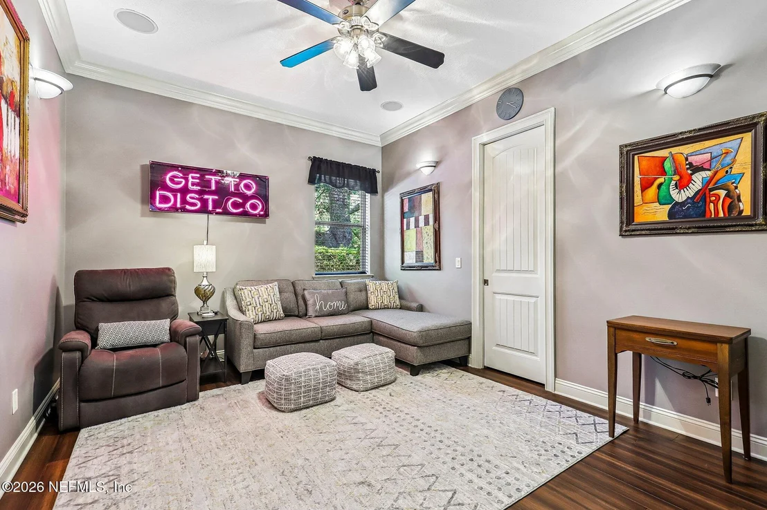 Photo of 4002 LA VISTA Circle