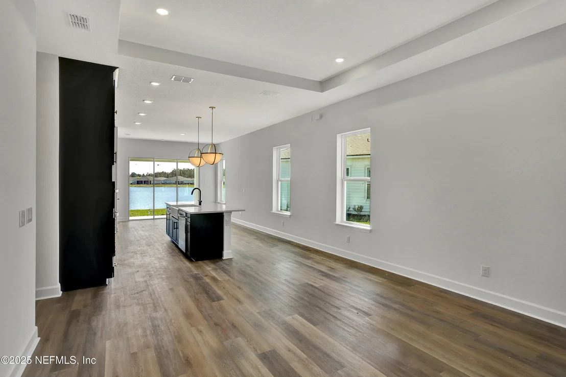 Photo of 121 BEES KNEES Way