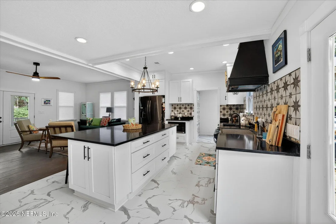 Photo of 28180 LAKE HAMPTON Road