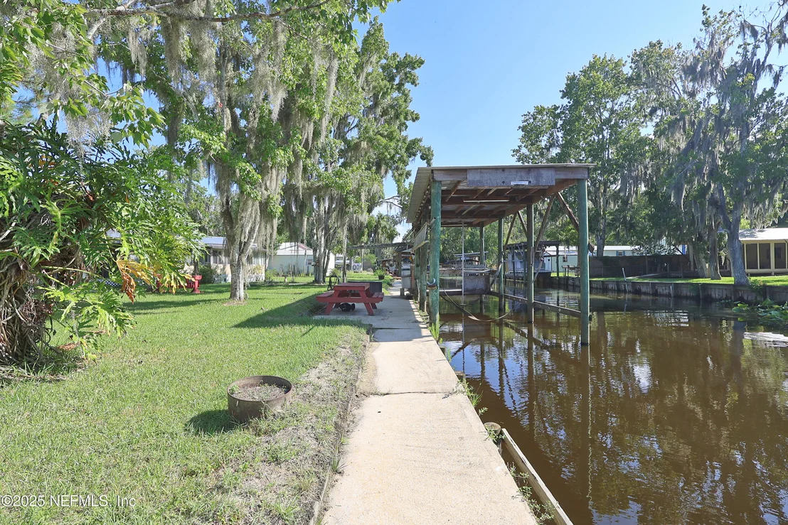 Photo of 138 EDGEWATER Road