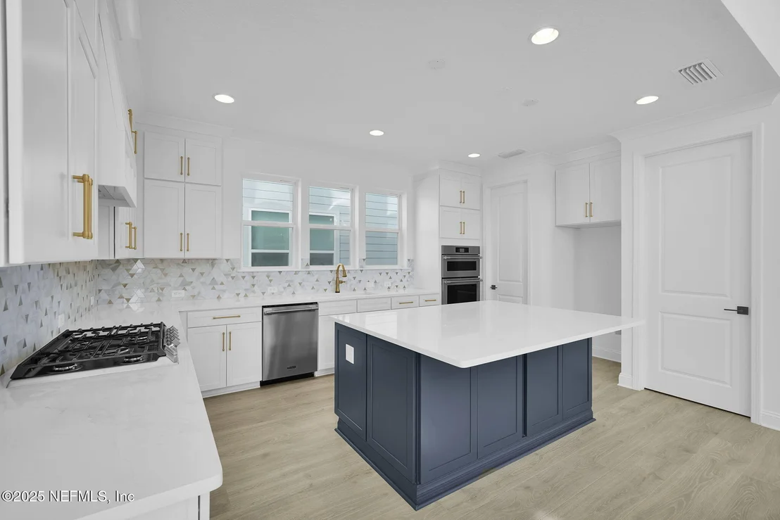 Photo of 299 REFLECTIONS Avenue