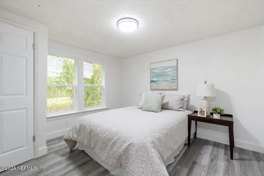 Photo of 4029 EDISON Avenue