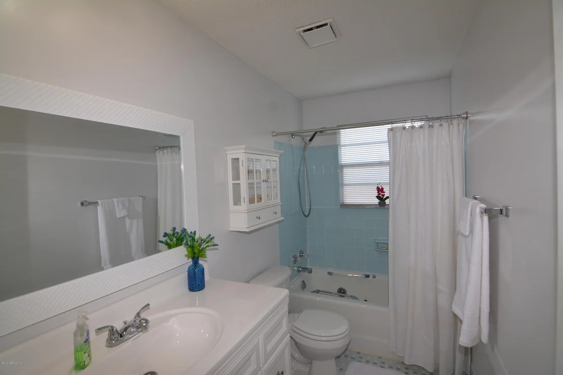 Photo of 2518 LANG Avenue