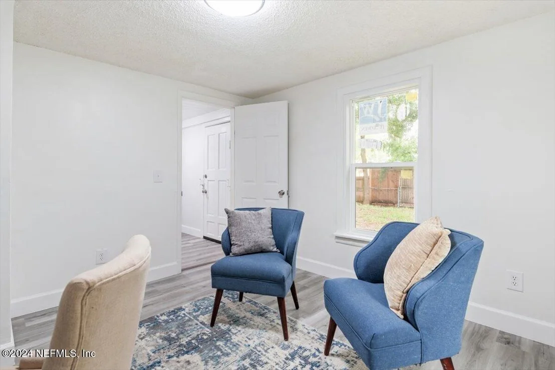 Photo of 4029 EDISON Avenue