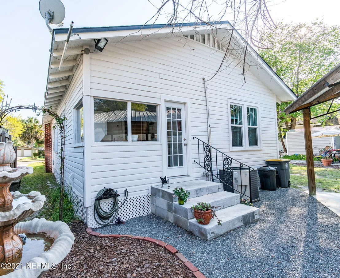 Photo of 4443 BEVERLY Avenue