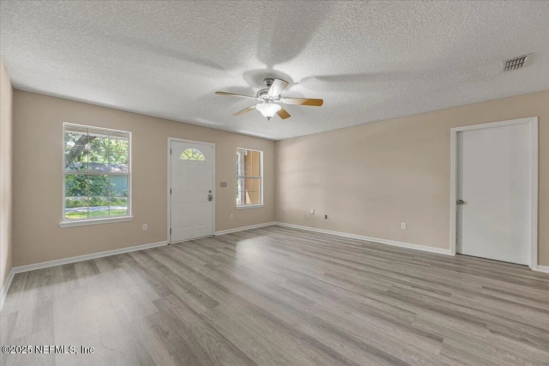 Photo of 4527 CLAIRMONT Road