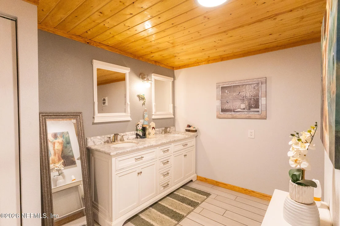 Photo of 239 LYNNE Drive