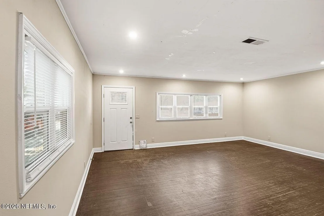 Photo of 8040 HAMMOND Boulevard