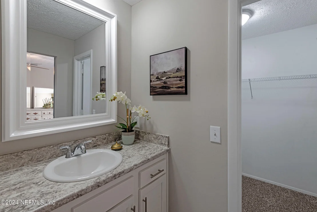 Photo of 7995 SARCEE Trail