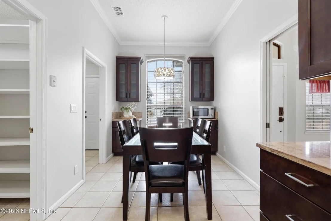 Photo of 2103 FOREST GATE Drive W