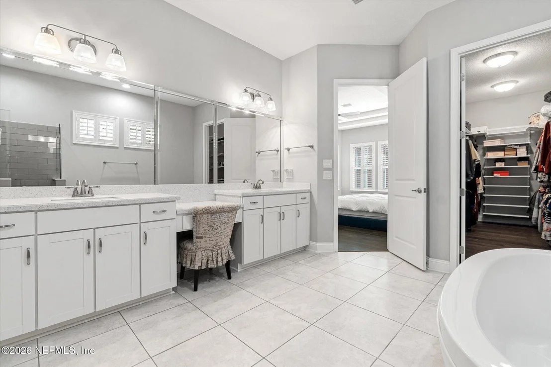 Photo of 195 GLENNEYRE Circle