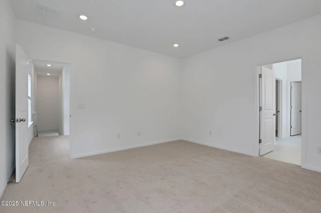 Photo of 643 FARMFIELD Drive