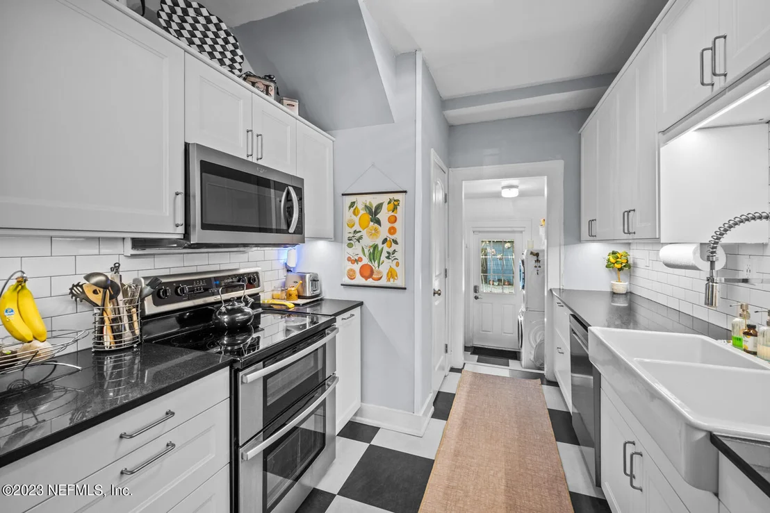Photo of 3668 RIVERSIDE Avenue