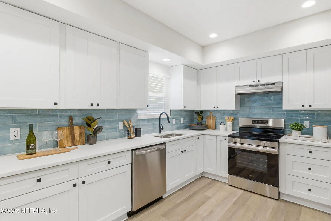 Photo of 5534 MARINERS COVE Drive