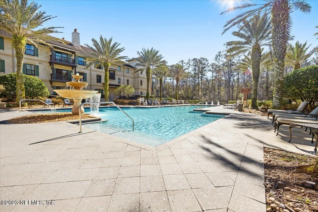 Photo of Unit 302 at 945 REGISTRY Boulevard