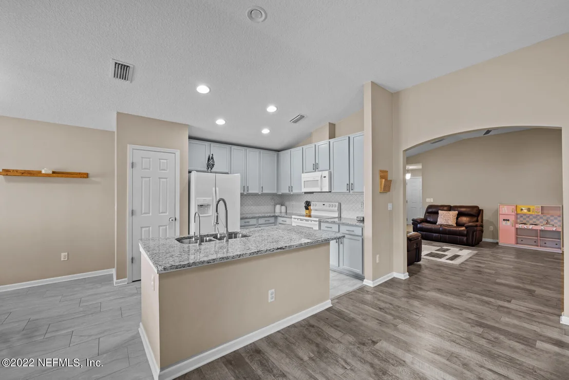 Photo of 2472 WILLOWBEND Drive