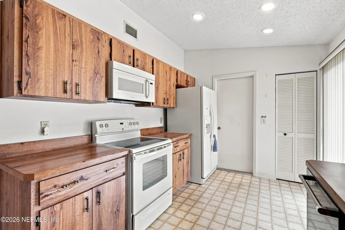 Photo of 5 WHITE HALL Drive