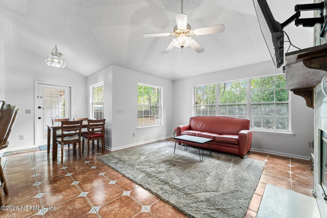 Photo of 4325 APPLE TREE Place