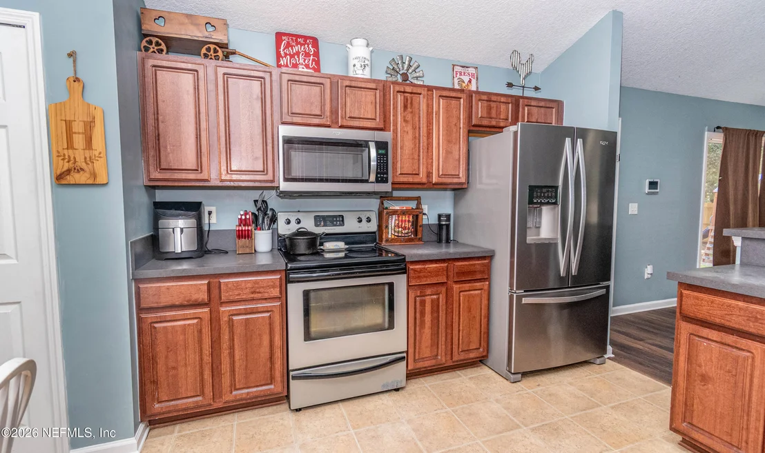 Photo of 431 THOMAS Court