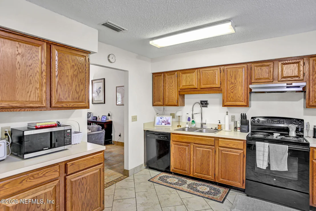 Photo of 12977 BEAUBIEN Road