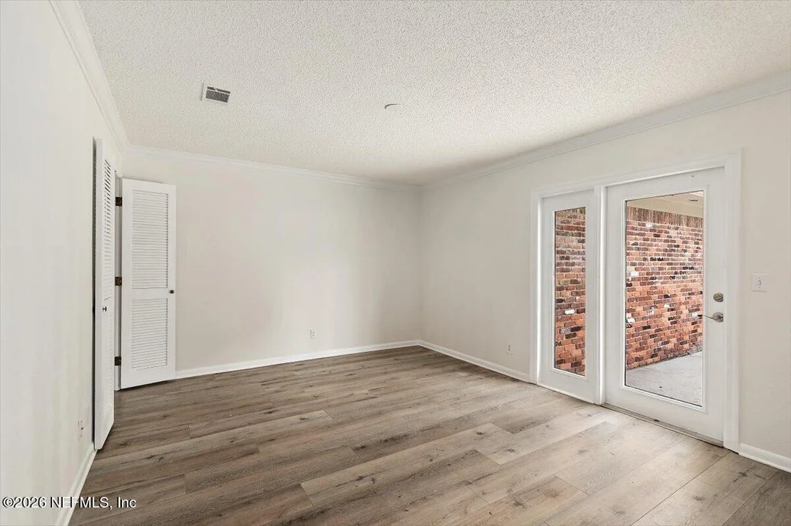 Photo of 9042 WARWICKSHIRE Road