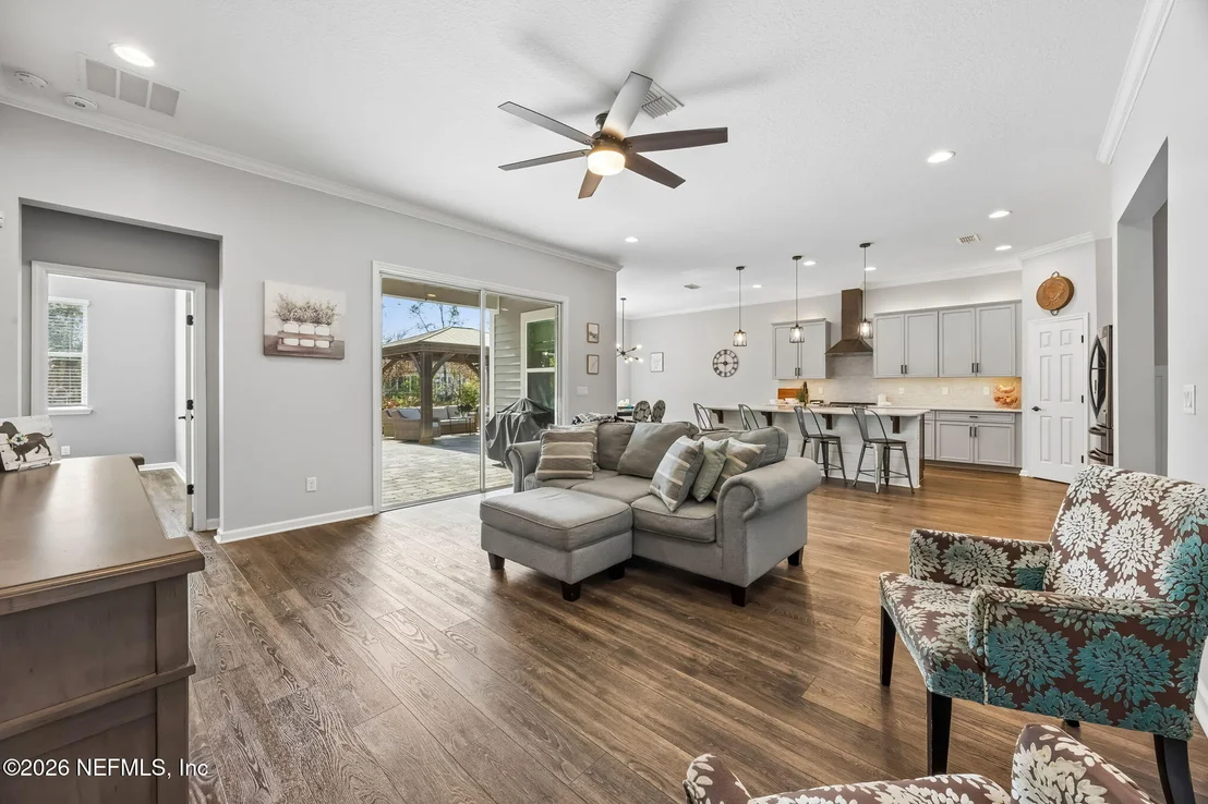 Photo of 225 CLOVERBROOK Road