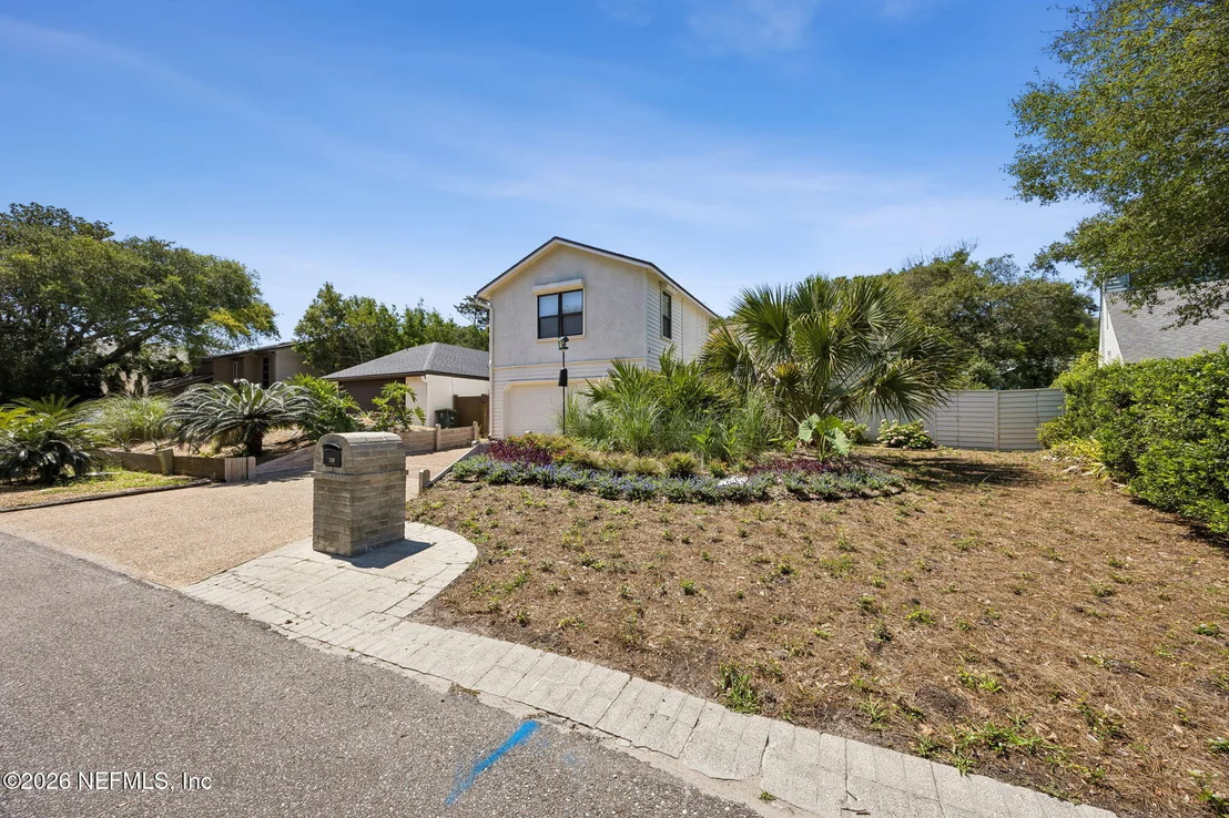 Photo of 330 GARDEN Lane
